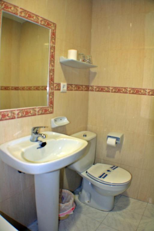 Hostal Carlos I La Línea de la Concepción 客房 照片