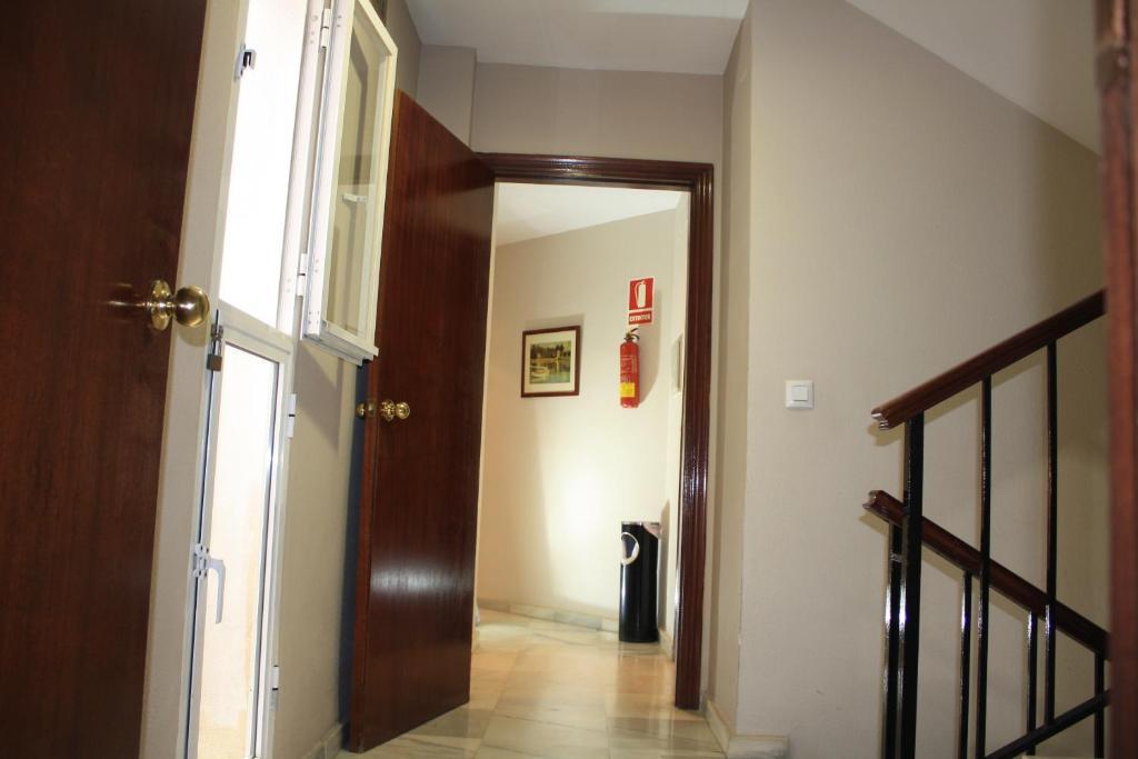 Hostal Carlos I La Línea de la Concepción 外观 照片