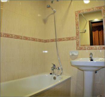 Hostal Carlos I La Línea de la Concepción 外观 照片